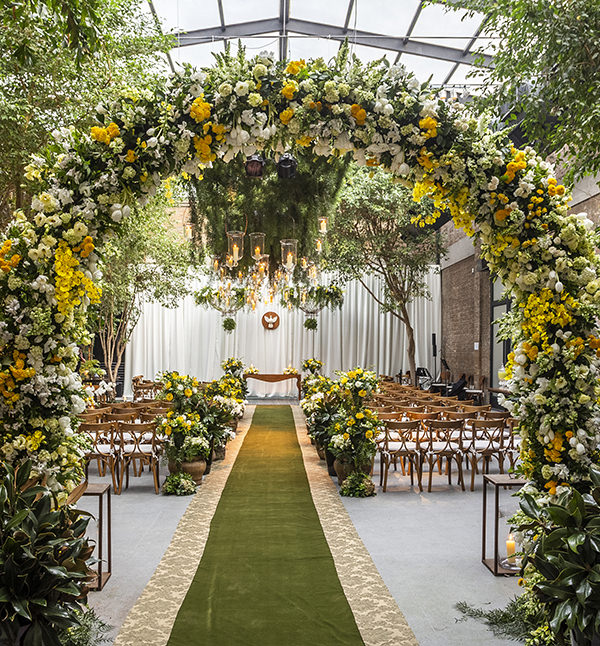 Decoração de casamento em amarelo, branco e toques de azul - Constance Zahn