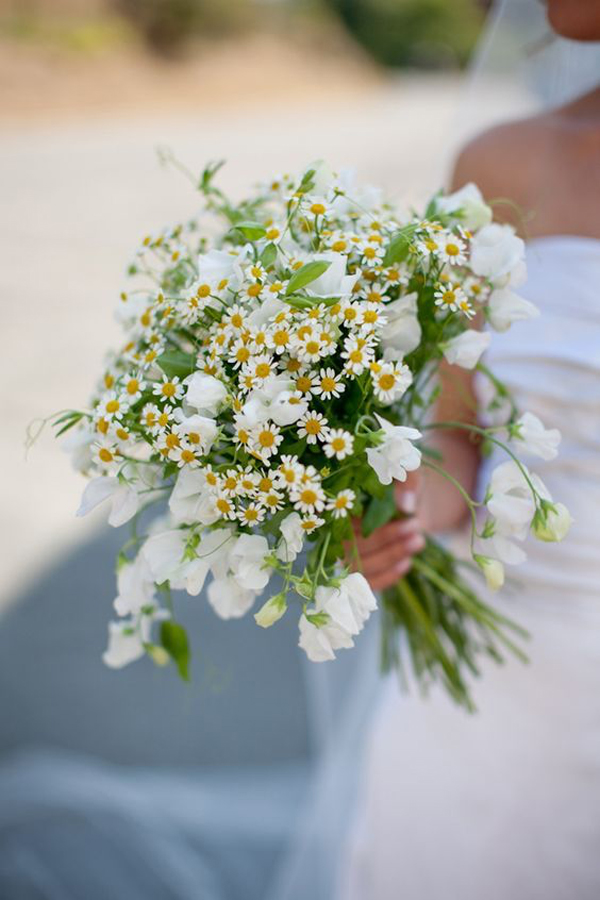 buquê de noiva com flor de camomila ou margaridas