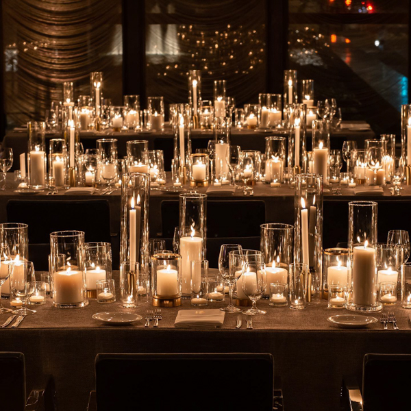 decoração de casamento só com velas, decoração de casamento com velas, mesa com velas, velas decorativas, castiçal, castiçal com manga de vidro
