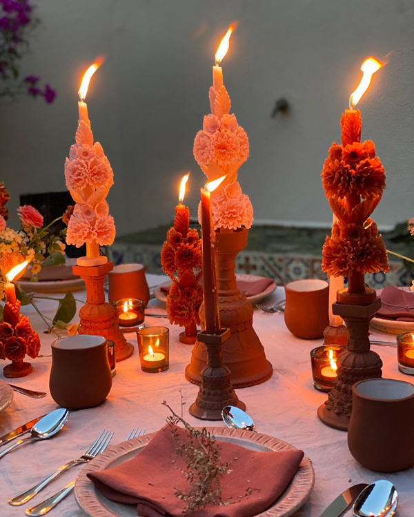 mesa posta com velas, velas coloridas, velas decorativas