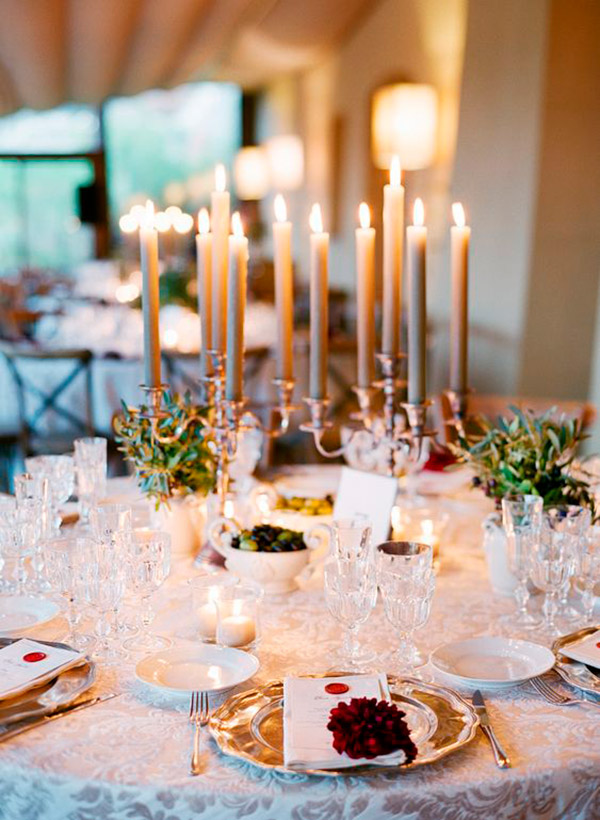 decoração de casamento só com velas, decoração de casamento com velas, velas decorativas, castiçal, castiçal com manga de vidro, vela colorida
