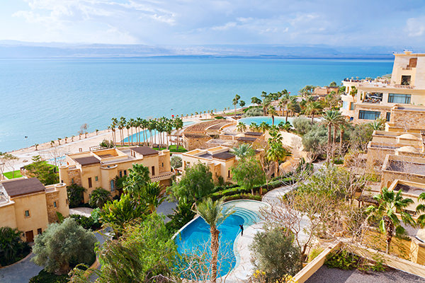 panorama de resort na costa do Mar Morto, Jordânia