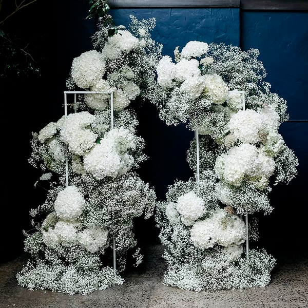 mosquitinho, hortênsia, altar com flores brancas, tendência de casamento 2022