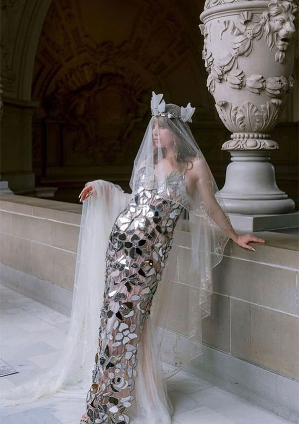 liberdade, Ivy Getty, vestido de noiva John Galliano, vestido com fragmento de espelho, tendência de casamento 2022