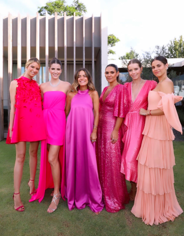 looks das convidadas do casamento de Lu Tranchesi; vestido rosa; vestidos rosa; vestido curto rosa; vestido longo rosa; vestido fúcsia; vestido rosa bebê 