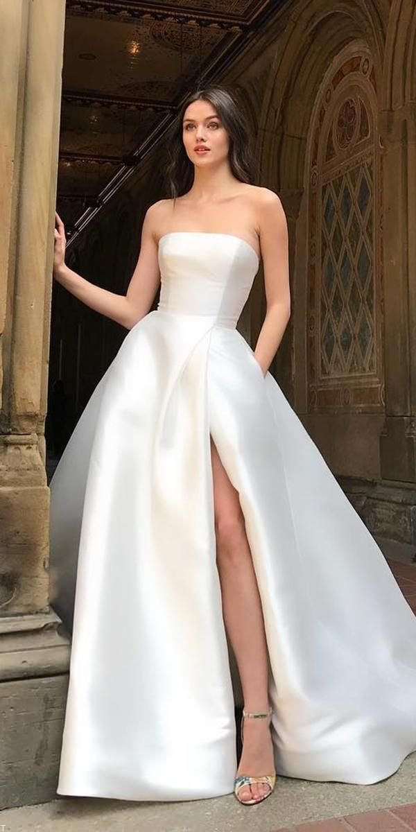 Vestido de noiva 2022, tendência vestido de noiva, vestido com fenda, vestido tomara que caia