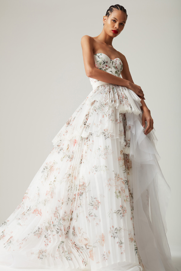 Vestido de noiva 2022, tendência vestido de noiva, vestido tomara que caia, vestido com estampa floral