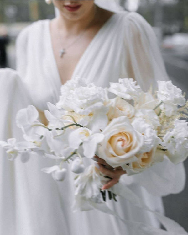 Acessórios para noiva, buquê de noiva, buquê de rosas, buquê de orquídeas, buquê cascata, flores brancas 