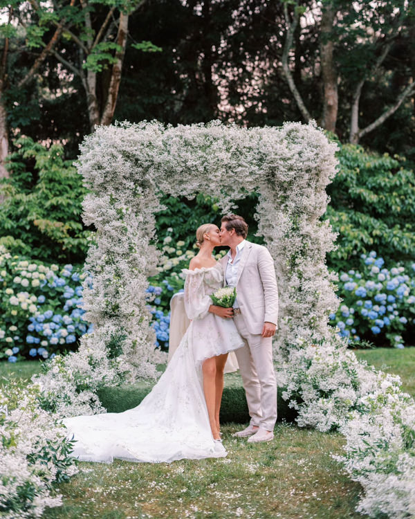 flor mosquitinho, gipsofila, decoração de casamento, decoração de casamento com flor mosquitinho, flor branca, altar quadrado