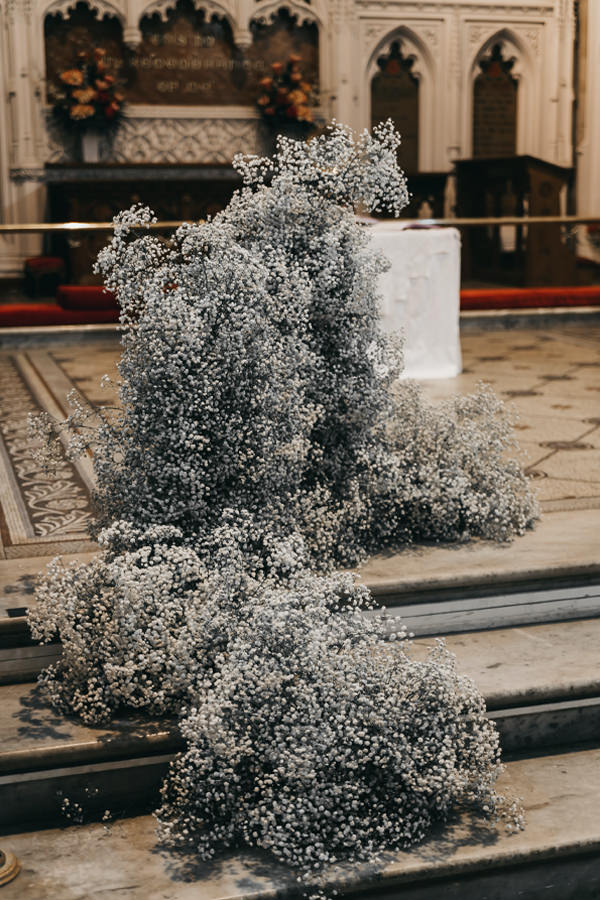 flor mosquitinho, gipsofila, decoração de casamento, decoração de casamento com flor mosquitinho, flor branca, altar de igreja