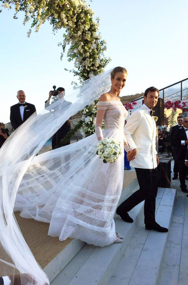 Ana Beatriz Barros, vestido de noiva Valentino, vestido de noiva alta costura, vestido de noiva, vestido de noiva de renda, vestido de manga longa, 