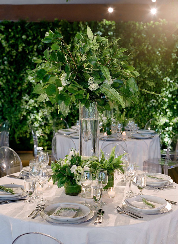 decoração de casamento greenery, decoração de casamento botânica, decoração de casamento com folhagem, decoração de casamento verde, arranjo de centro de mesa, arranjo alto