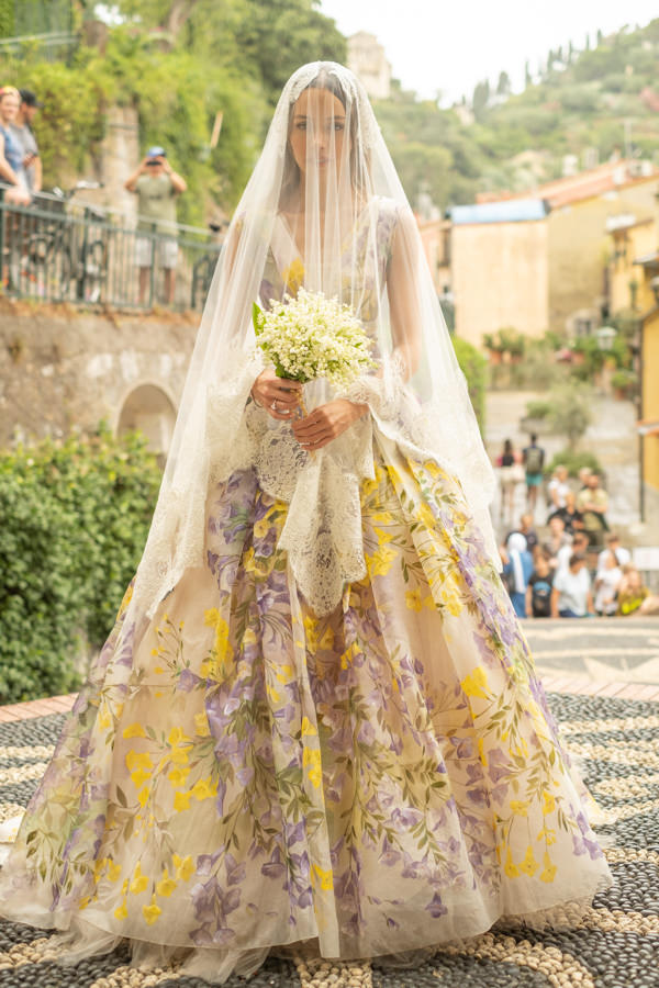 casamento de Carolina Adriano e Lucas Bittar em Portofino, destination wedding na Itália, vestido de noiva floral Dolce & Gabbana, mantilha