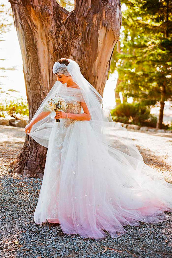 vestido de noiva cor de rosa, vestido de noiva colorido, vestido de noiva rosé, vestido de noiva millenial pink, vestido de noiva rosa quartzo, vestido de noiva rosé nude, Anne Hathaway