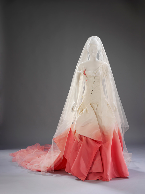 vestido de noiva cor de rosa, vestido de noiva colorido, vestido de noiva rosé, vestido de noiva millenial pink, vestido de noiva rosa quartzo, vestido de noiva rosé nude, Gwen Stefani 