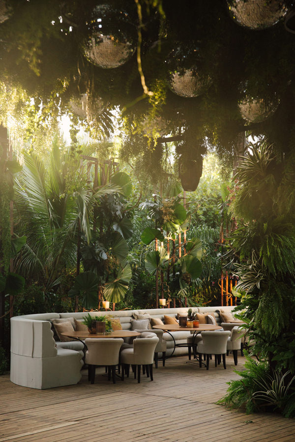 decoração de casamento greenery, decoração de casamento botânica, decoração de casamento com folhagem, decoração de casamento verde, arranjo de centro de mesa, arranjo alto,