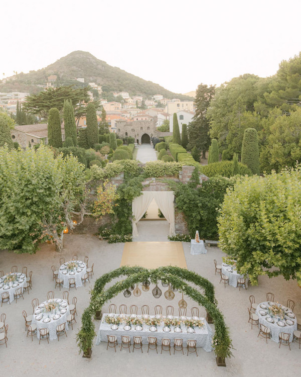 decoração de casamento greenery, decoração de casamento botânica, decoração de casamento com folhagem, decoração de casamento verde, arco ao ar livre,, arranjo alto