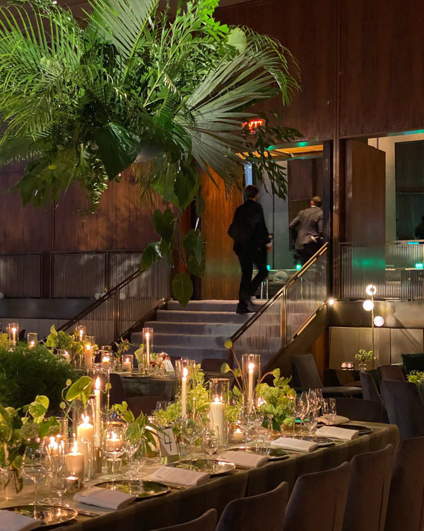 decoração de casamento greenery, decoração de casamento botânica, decoração de casamento com folhagem, decoração de casamento verde, arranjo de centro de mesa, arranjo baixo, arranjo aéreo, velas