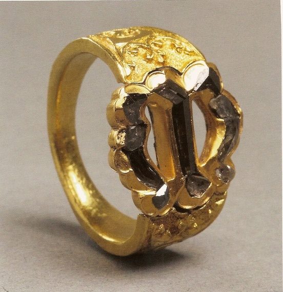 anel de noivado da Condessa Maria de Borgonha, primeiro anel de noivado, anel cravejado com diamantes em formato de M