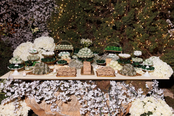 Casamento de Celina Locks e Ronaldo em Ibiza, casamento na Espanha, Ronaldo Nazário, casamento em casa, casamento ao ar livre, mesa de doces, bem-casado, doce de casamento, mesa de doces de Celina Locks e Ronaldo, mesa de doces ao ar livre