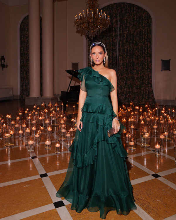 Casamento Paula Aziz; Casamento Copacabana Palace; Fabulous Agilità; Vestido convidada; Lelê Saddi; vestido verde escuro; babados assimétricos