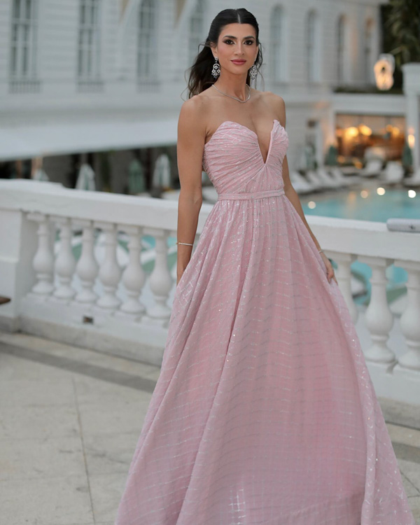 Casamento Paula Aziz; Casamento Copacabana Palace; Fabulous Agilità; Vestido madrinha; vestido rosa; Paula Chiarato; decote em V drapeado; fios de prata; vestido de seda