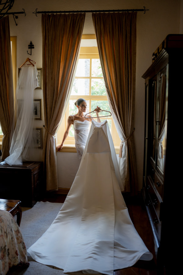 Casamento de Nelsinho Piquet e Patzy Zurita na Fazenda Santa Bárbara, Nelsinho Piquet, casamento religioso Nelson Piquet Jr. e Patzy Zurita, casamento ao ar livre, casamento no campo, Casamento de Nelson Piquet Jr. e Patzy Zurita; vestido de noiva; véu de casamento; making off; lingerie de noiva; vestido minimalista