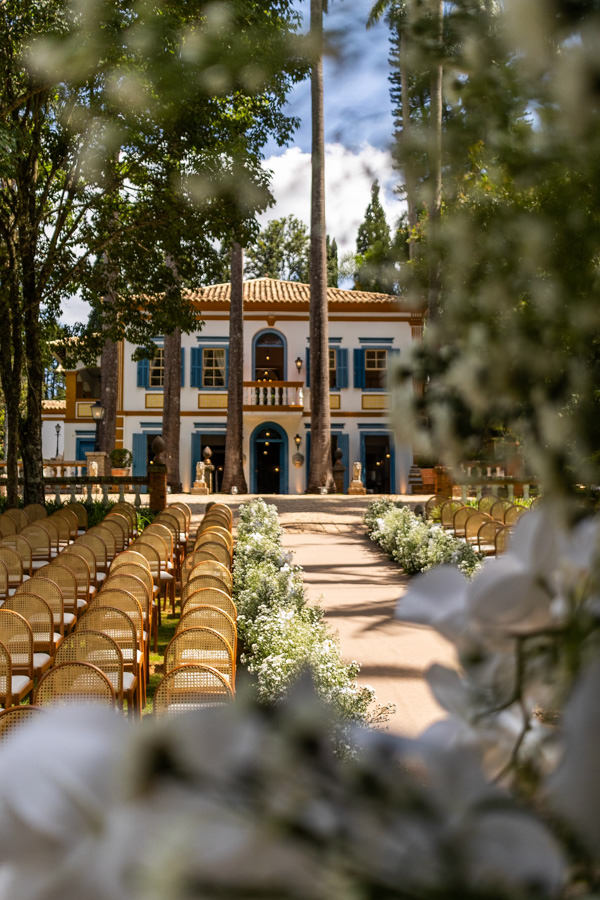 Casamento de Nelsinho Piquet e Patzy Zurita na Fazenda Santa Bárbara, Nelsinho Piquet, casamento religioso Nelson Piquet Jr. e Patzy Zurita, casamento ao ar livre, casamento no campo, Casamento de Nelson Piquet Jr. e Patzy Zurita; altar florido; altar branco e verde; decor campestre contemporânea; espaço para casamento