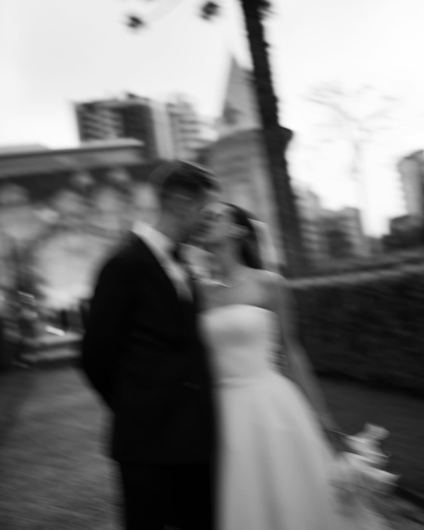 Casamento de Julia Alcantara e William Kesling em Curitiba; Castelo do Batel; cerimônia ao ar livre; Julia Alcantara; grupo Orna; casamento na cidade; fotografia para casamento; foto preto e branco