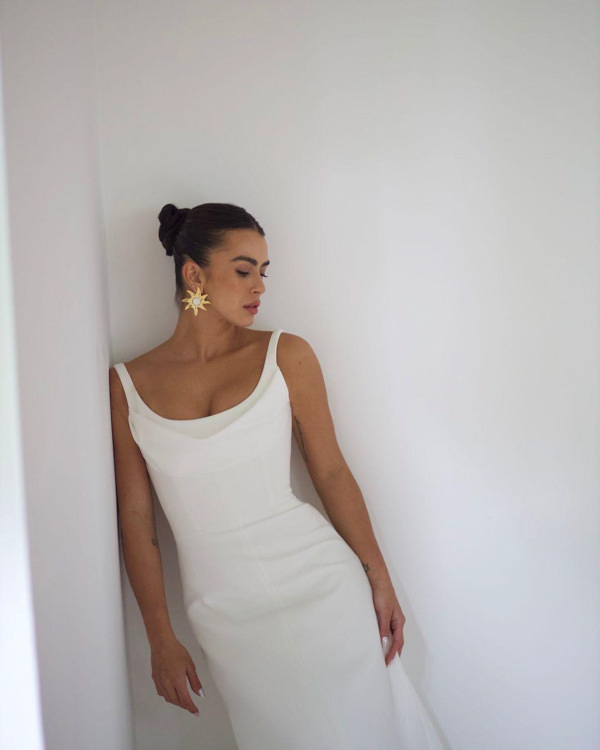 Casamento de Mariana Saad e Rômulo Arantes Neto, Casamento Mari Saad e Rômulo Arantes Neto na Bahia, Casamento na Bahia, casamento em itacaré, destination wedding, casamento na praia, casamento ao ar livre, vestido de noiva minimalista, vestido de noiva com cauda, noiva posando, making of da noiva, noiva de brinco, maxi brinco, noiva posando