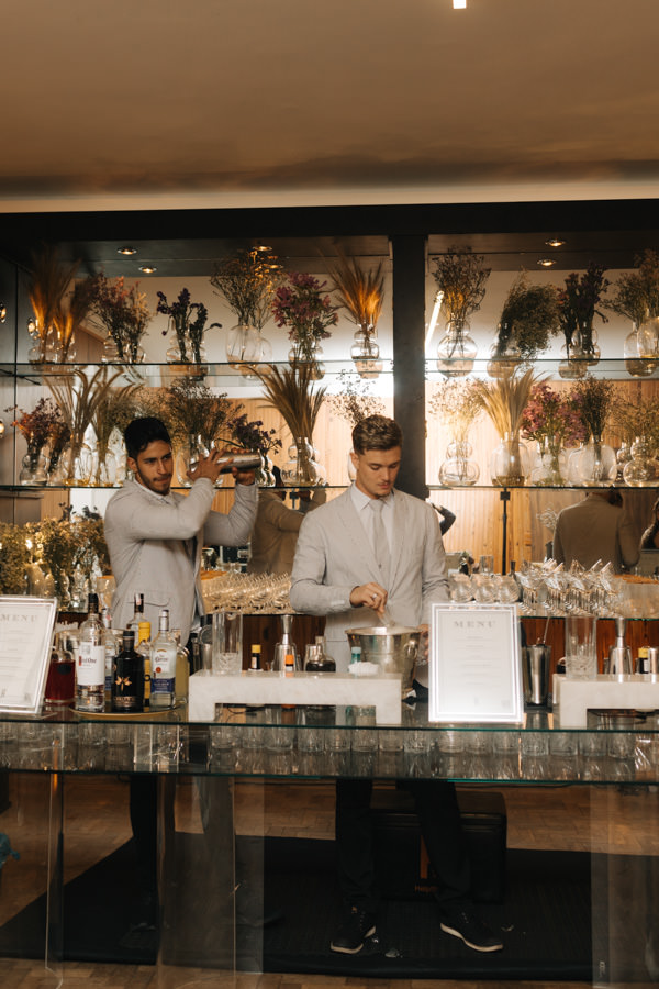 serviços de bar e bebidas para casamento; drinks de casamento; bebidas premium; coquetéis de casamento; melhores serviços de bar; Help Bar; bartenders para casamento; melhores drinks de casamento